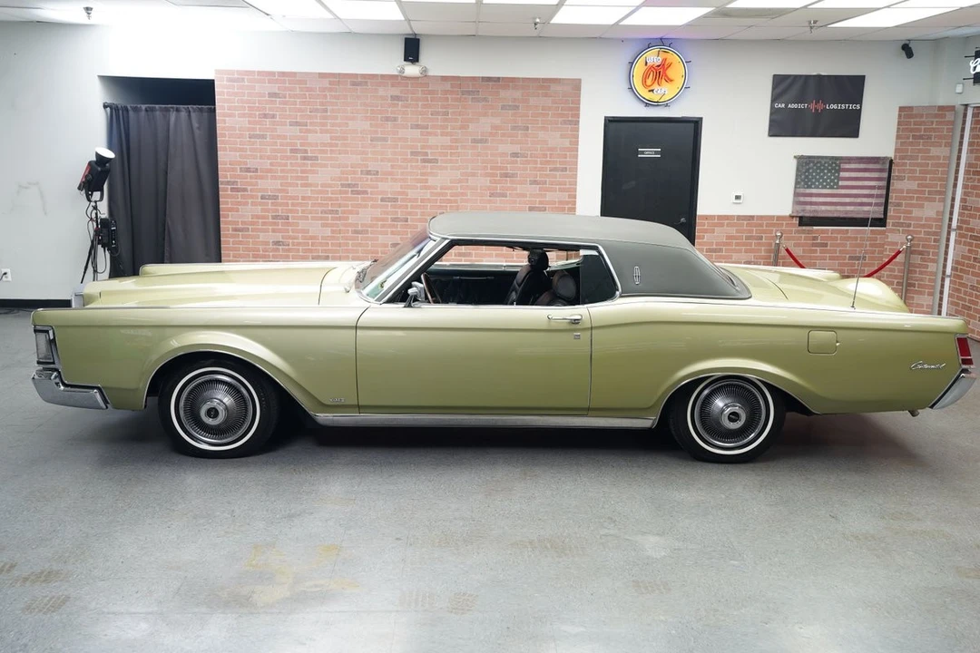 1969 Lincoln Continental Mark III - Image 3 of 31