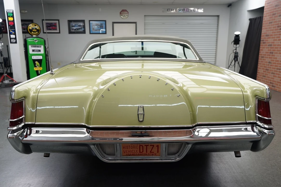 1969 Lincoln Continental Mark III - Image 5 of 31