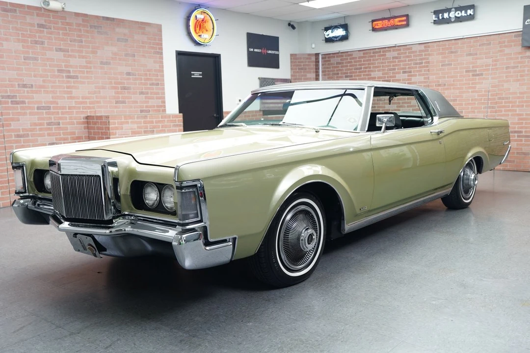 1969 Lincoln Continental Mark III - Image 2 of 31