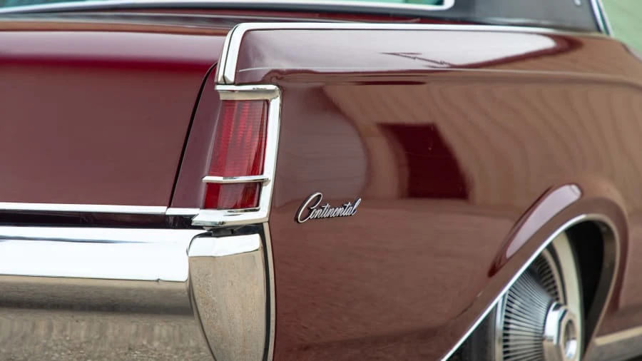1969 Lincoln Continental Mark III - Image 9 of 12