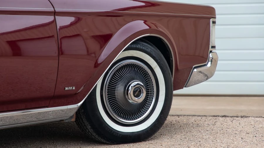 1969 Lincoln Continental Mark III - Image 11 of 12