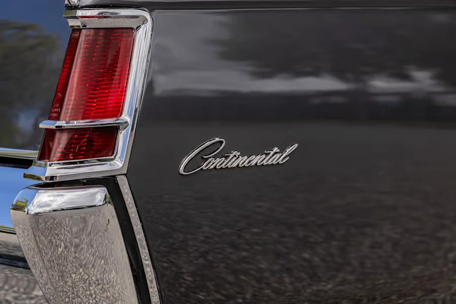 1969 Lincoln Continental Mark III - Image 10 of 31