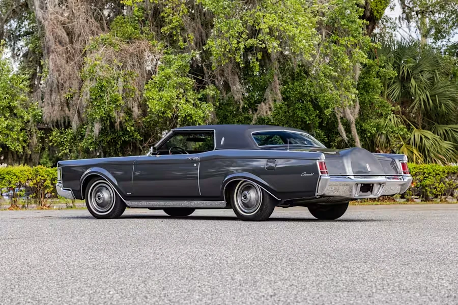 1969 Lincoln Continental Mark III - Image 18 of 31