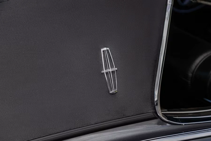 1969 Lincoln Continental Mark III - Image 14 of 31