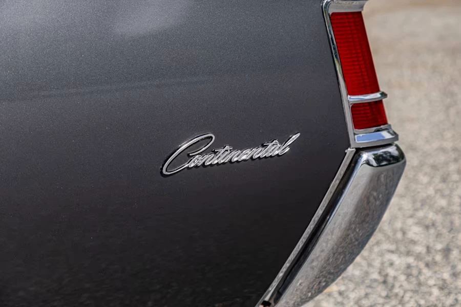 1969 Lincoln Continental Mark III - Image 17 of 31