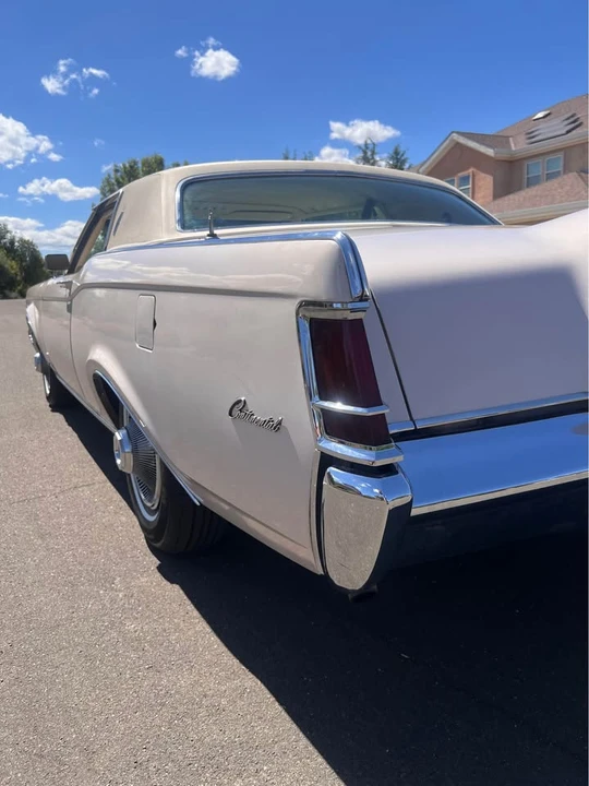 1969 Lincoln Continental Mark III - Image 11 of 20