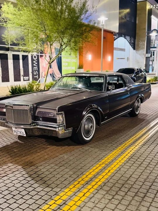 1969 Lincoln Continental Mark III - Image 5 of 17