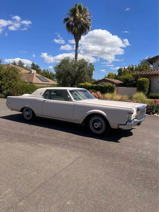 1969 Lincoln Continental Mark III - Image 9 of 18