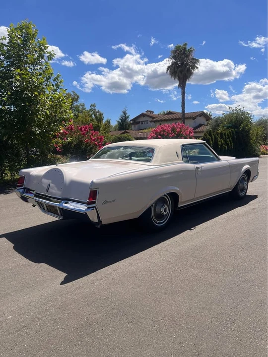1969 Lincoln Continental Mark III - Image 2 of 18