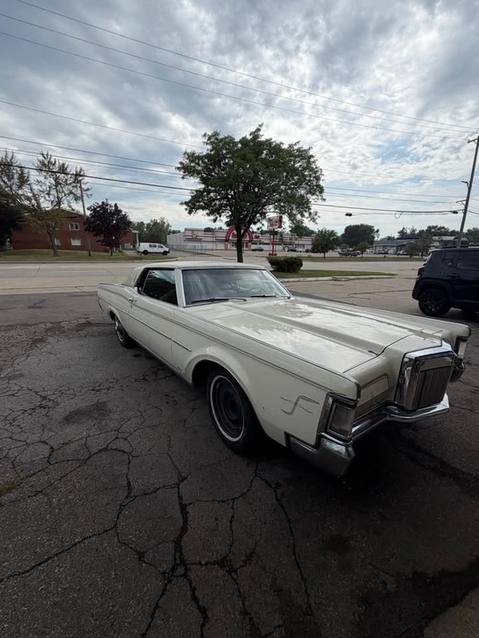 1969 Lincoln Continental Mark III - Image 2 of 12