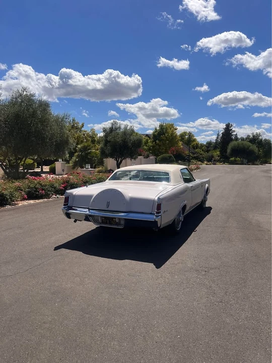 1969 Lincoln Continental Mark III - Image 8 of 18