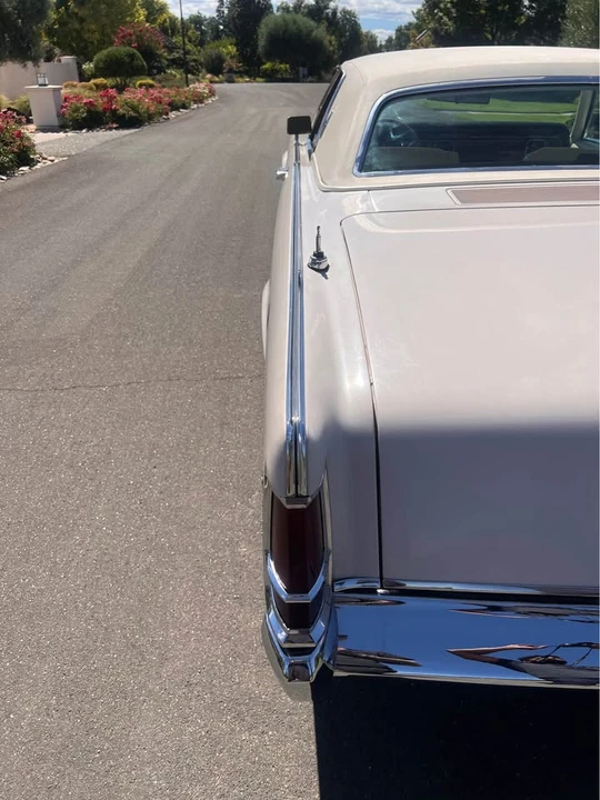 1969 Lincoln Continental Mark III - Image 10 of 18