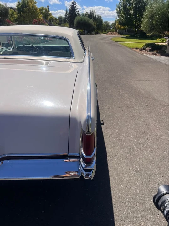 1969 Lincoln Continental Mark III - Image 11 of 18