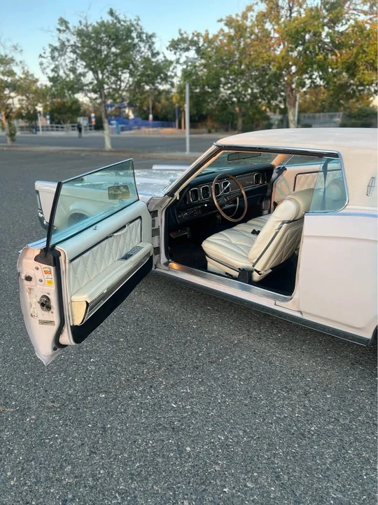 1969 Lincoln Continental Mark III - Image 17 of 18
