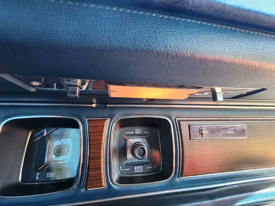 1969 Lincoln Continental Mark III - Image 9 of 24