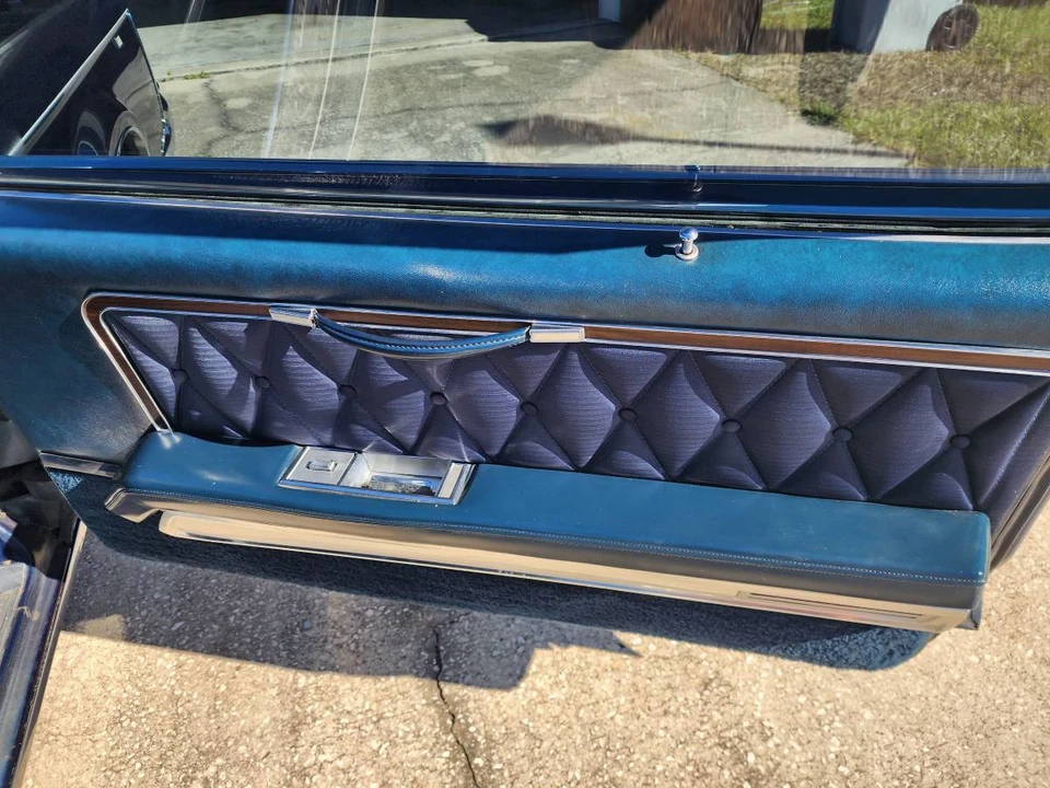 1969 Lincoln Continental Mark III - Image 13 of 24