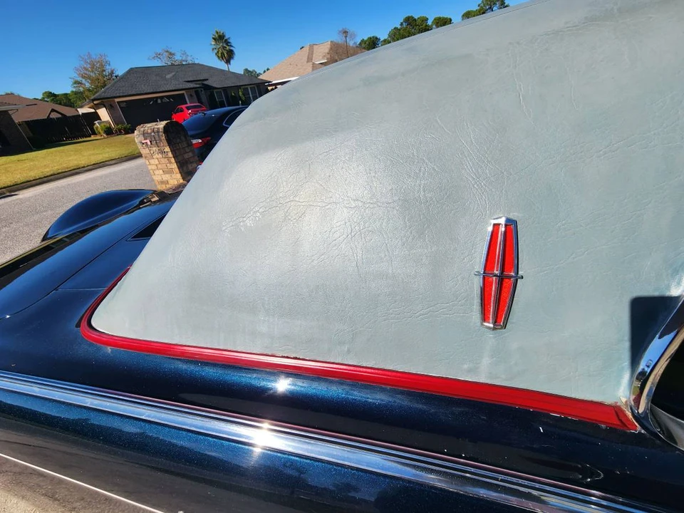 1969 Lincoln Continental Mark III - Image 11 of 24