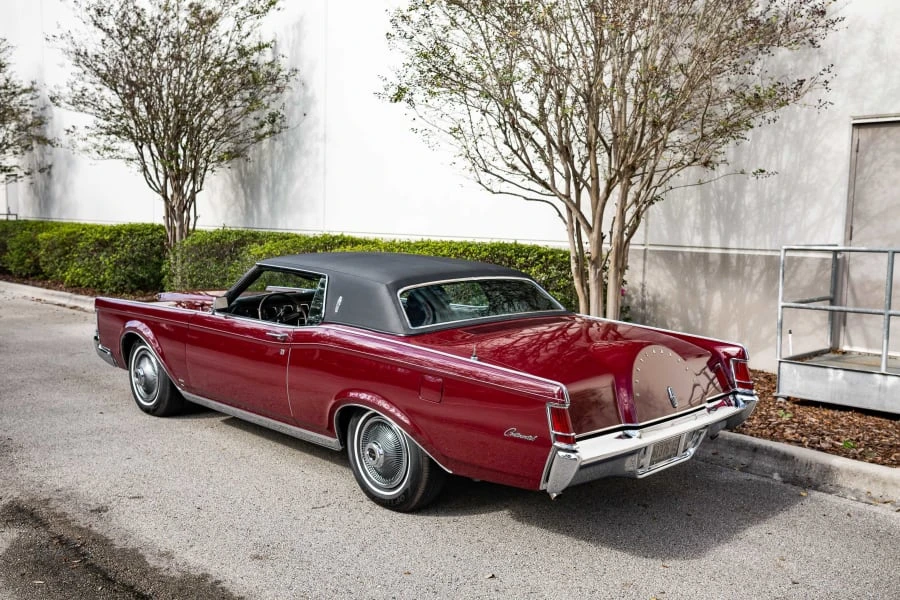 1969 Lincoln Continental Mark III - Image 11 of 13