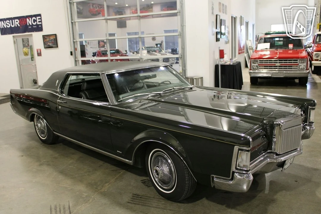 1969 Lincoln Continental Mark III - Image 6 of 12
