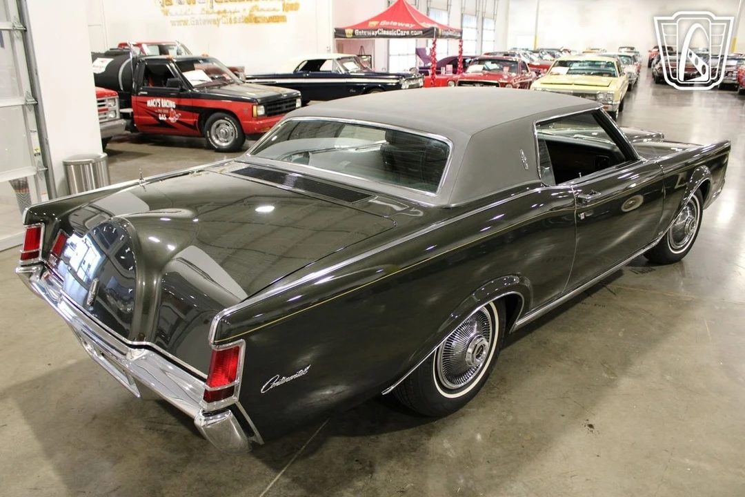 1969 Lincoln Continental Mark III - Image 8 of 12