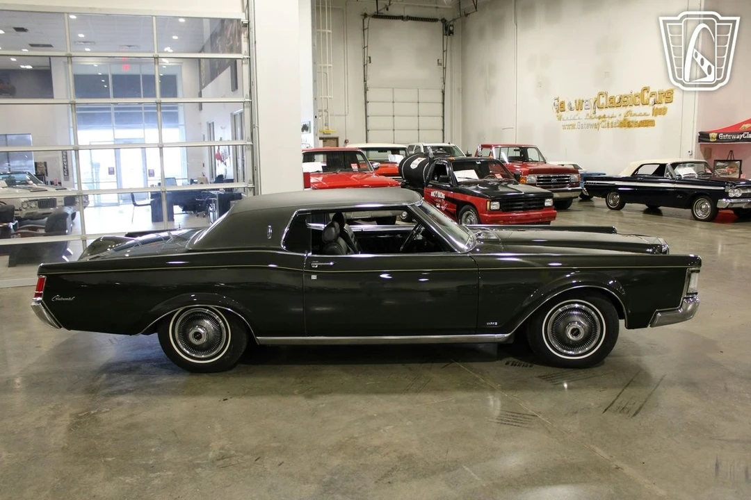 1969 Lincoln Continental Mark III - Image 7 of 12
