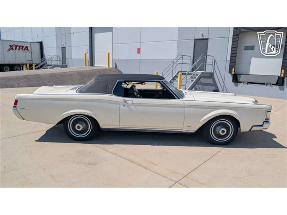 1969 Lincoln Continental Mark III - Image 17 of 31