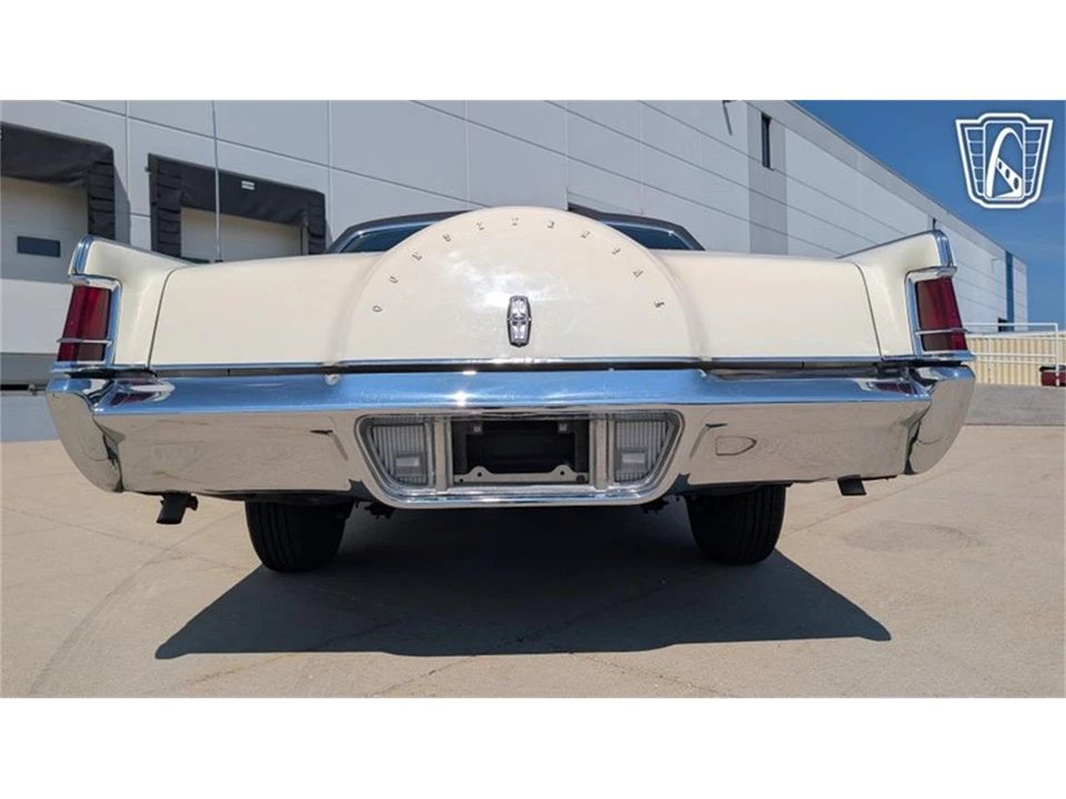 1969 Lincoln Continental Mark III - Image 13 of 31