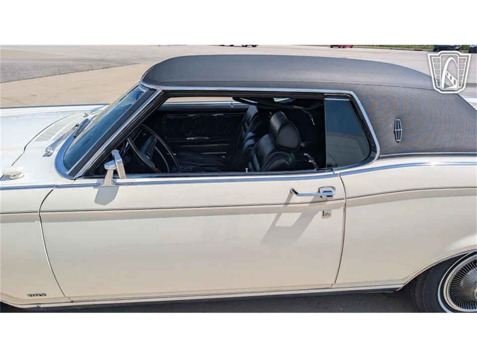 1969 Lincoln Continental Mark III - Image 29 of 31