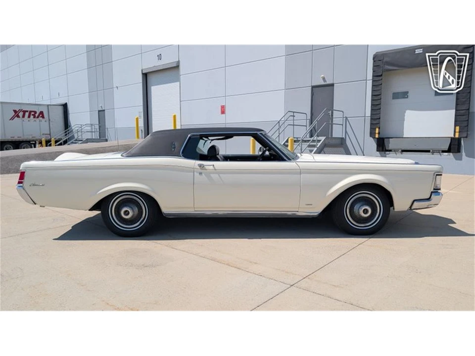 1969 Lincoln Continental Mark III - Image 18 of 31