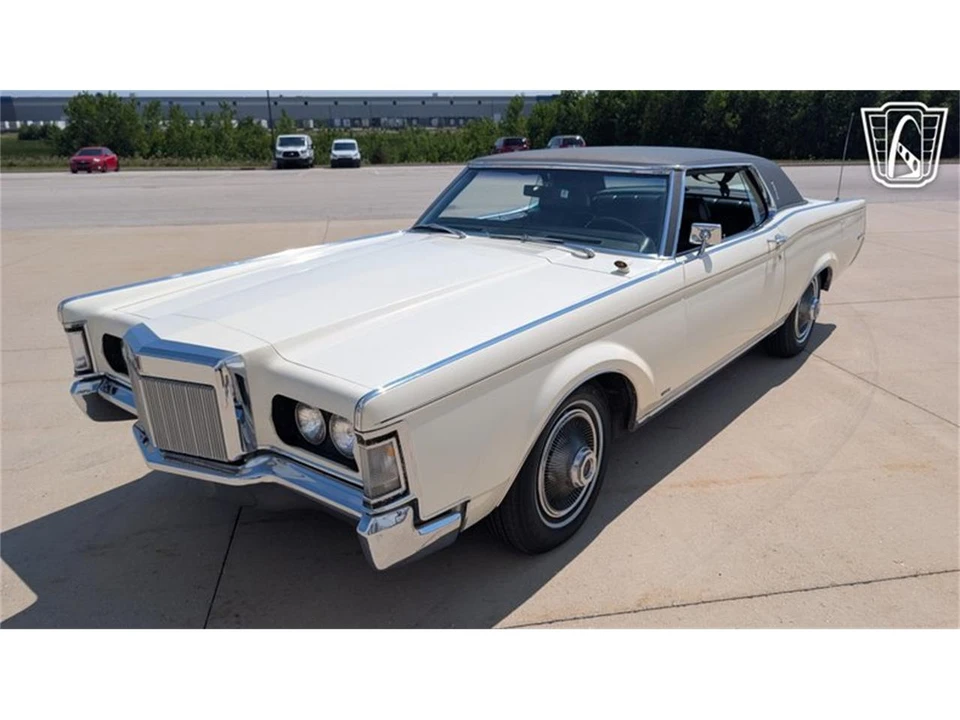 1969 Lincoln Continental Mark III - Image 2 of 31