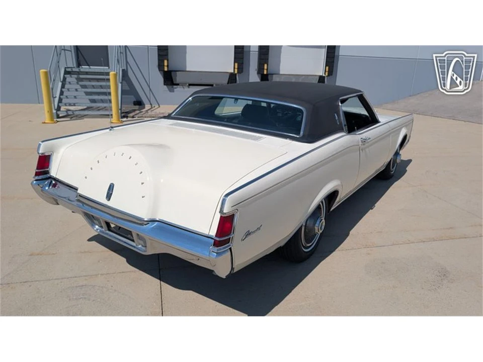 1969 Lincoln Continental Mark III - Image 14 of 31