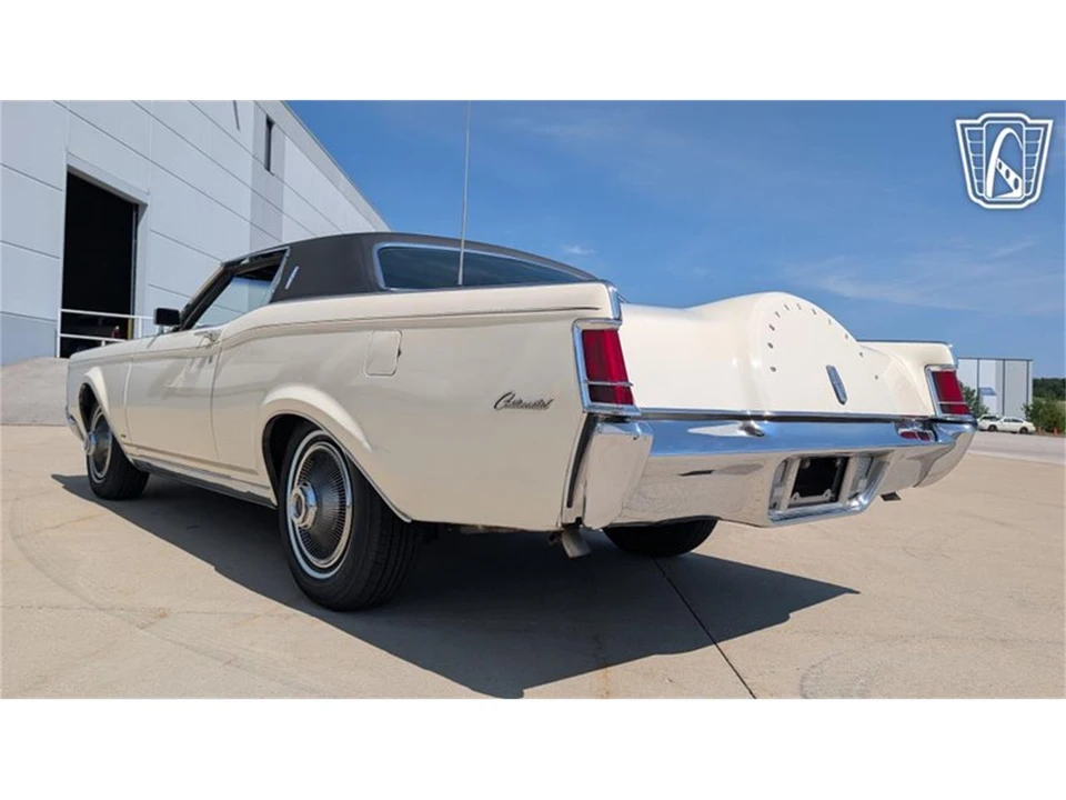 1969 Lincoln Continental Mark III - Image 10 of 31