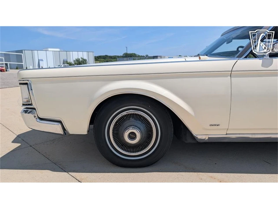1969 Lincoln Continental Mark III - Image 27 of 31