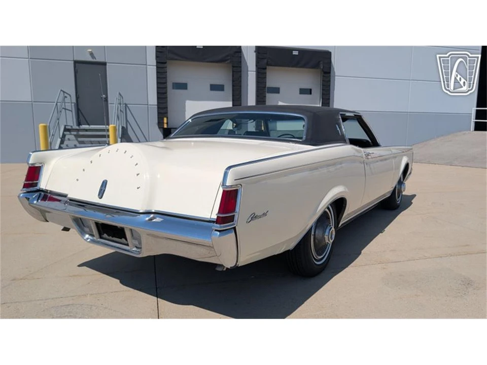 1969 Lincoln Continental Mark III - Image 15 of 31