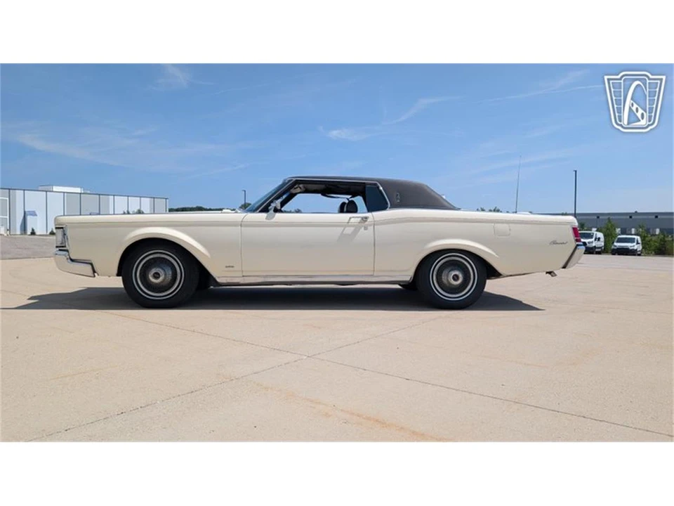 1969 Lincoln Continental Mark III - Image 7 of 31