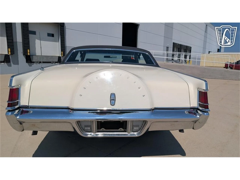 1969 Lincoln Continental Mark III - Image 12 of 31