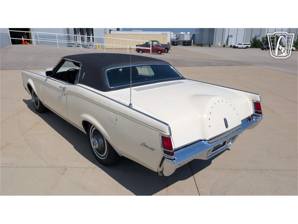 1969 Lincoln Continental Mark III - Image 8 of 31