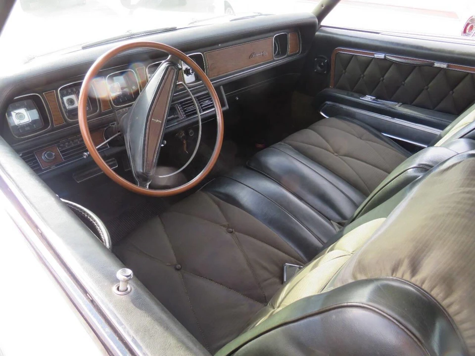 1969 Lincoln Continental Mark III - Image 6 of 7