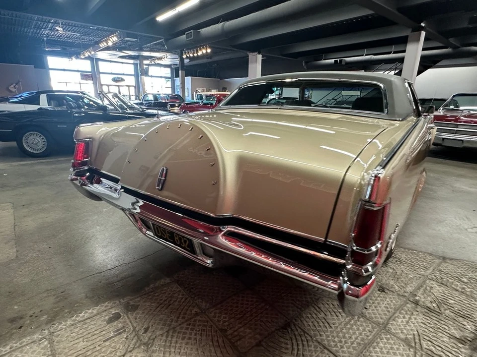 1969 Lincoln Continental Mark III - Image 16 of 31
