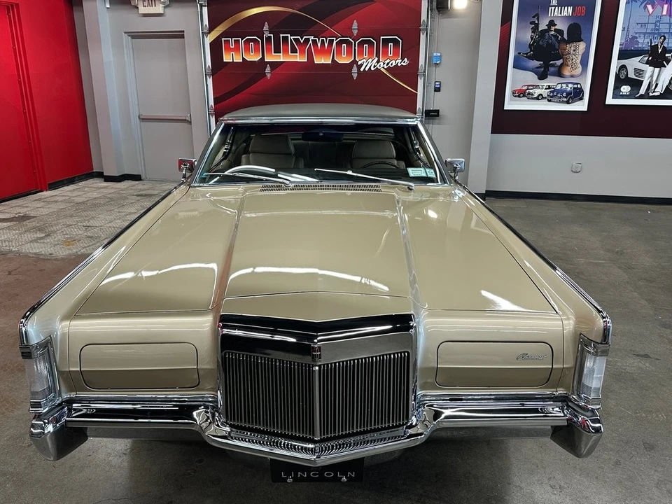 1969 Lincoln Continental Mark III - Image 7 of 31