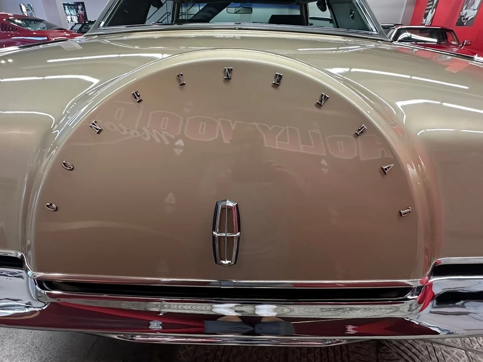 1969 Lincoln Continental Mark III - Image 18 of 31