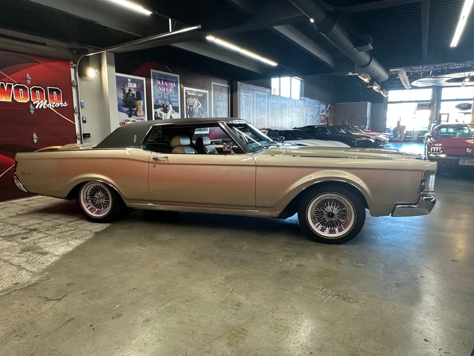 1969 Lincoln Continental Mark III - Image 9 of 31