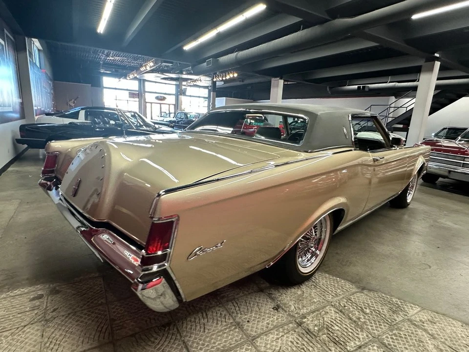 1969 Lincoln Continental Mark III - Image 14 of 31