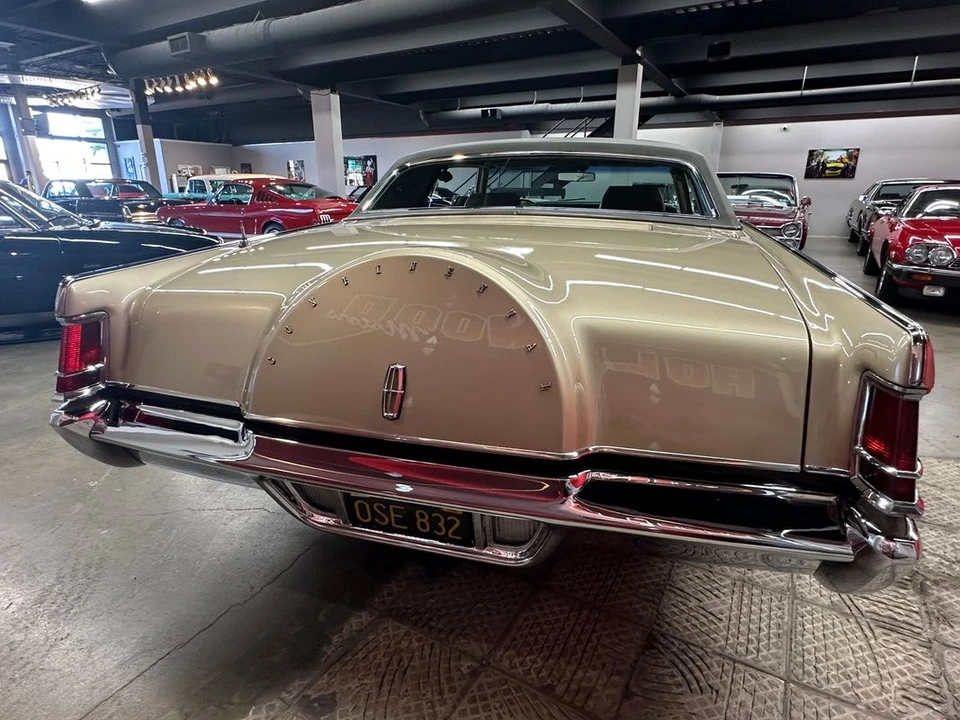 1969 Lincoln Continental Mark III - Image 17 of 31