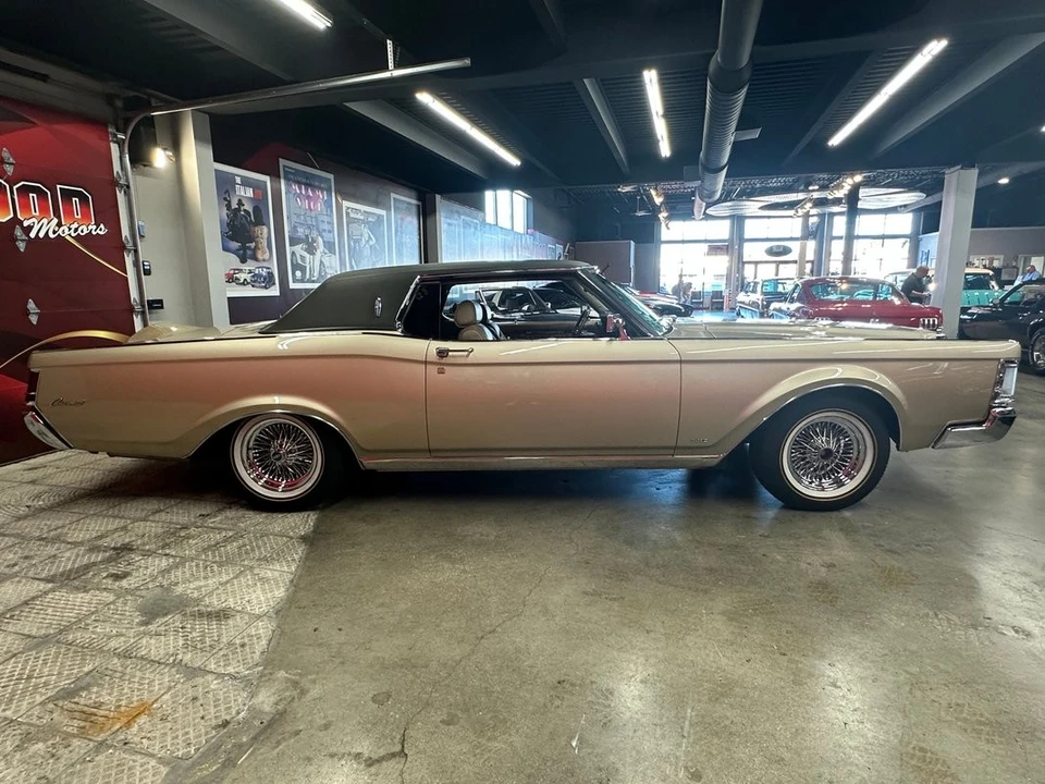 1969 Lincoln Continental Mark III - Image 10 of 31