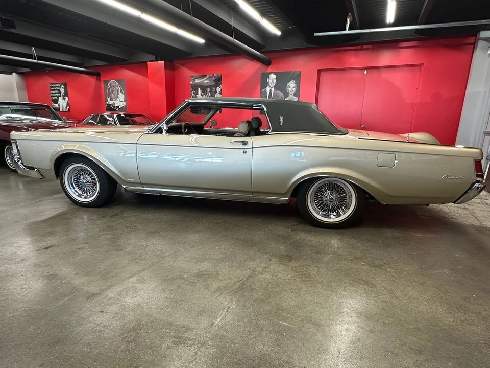 1969 Lincoln Continental Mark III - Image 23 of 31