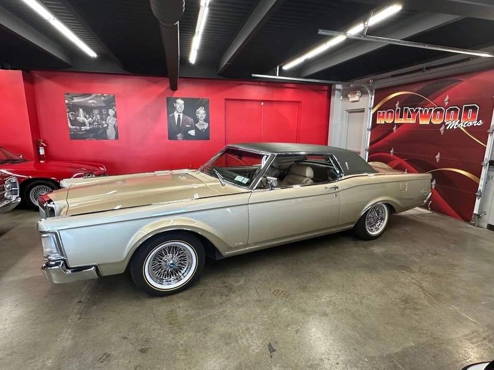 1969 Lincoln Continental Mark III - Image 24 of 31