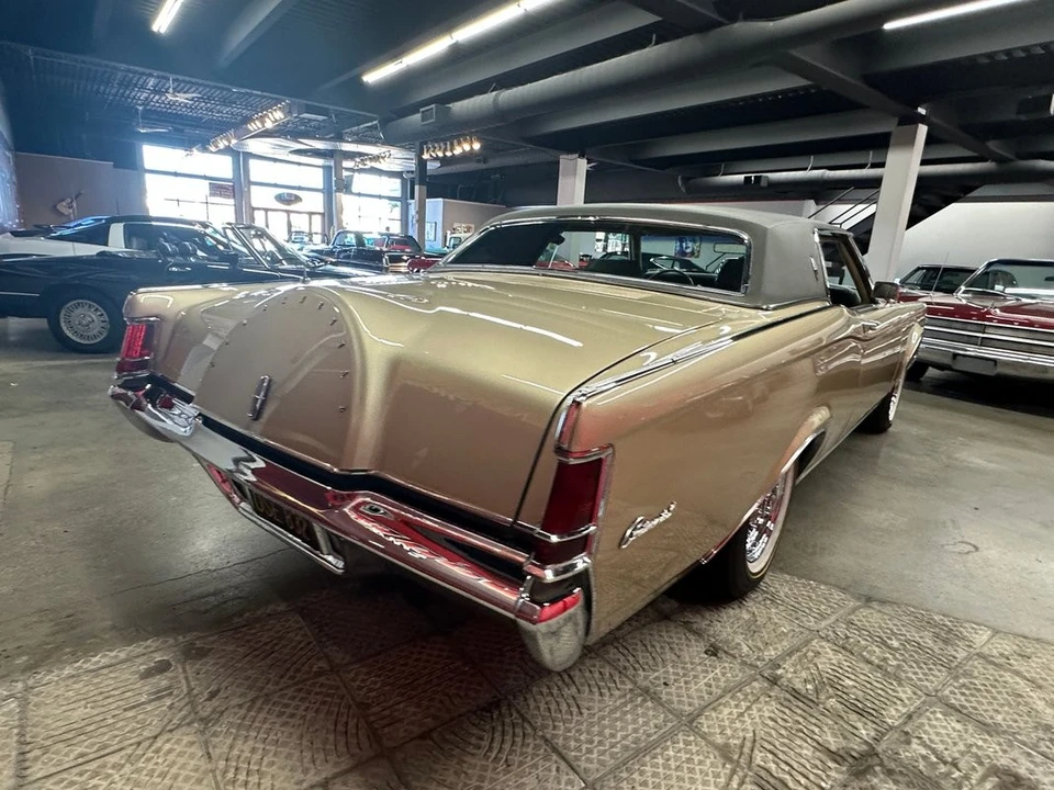 1969 Lincoln Continental Mark III - Image 15 of 31