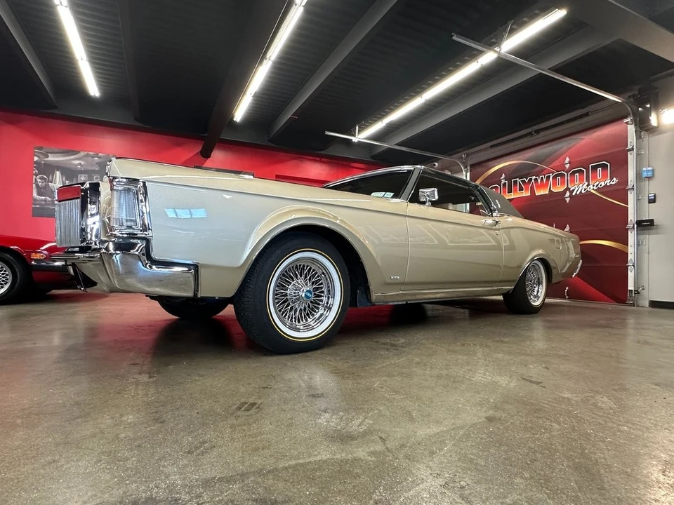 1969 Lincoln Continental Mark III - Image 25 of 31
