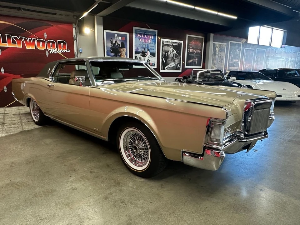 1969 Lincoln Continental Mark III - Image 8 of 31